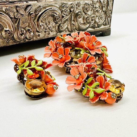 Rare Vintage Enamel Salmon Flower Demi Brooch Set - Picture 8 of 16